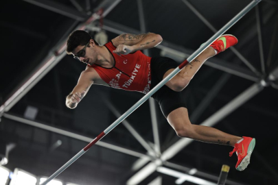 Milli atlet Ersu Şaşma'dan büyük başarı