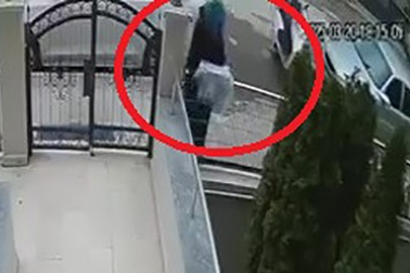 Önce inceledi sonra çaldı