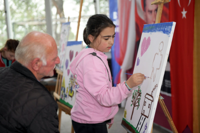 Osmangazili öğrenciler huzurevi sakinleriyle resim yaptı