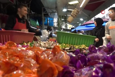 Pazar tezgahları bayram şekerleriyle renklendi