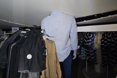 Bursa'da giyim mağazasının tavanı çöktü