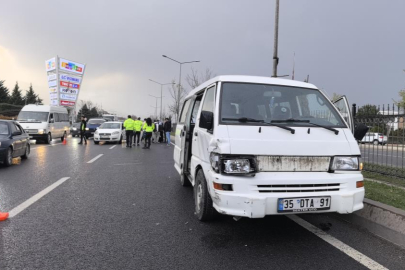 Bursa'da 3 aracın karıştığı kazada 4 kişi yaralandı