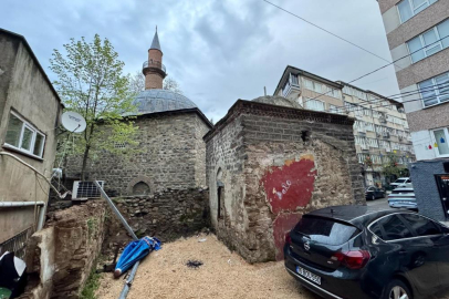 Bursa'da Şeker Hoca Camii ve türbesi çevre düzenlemesi bekliyor