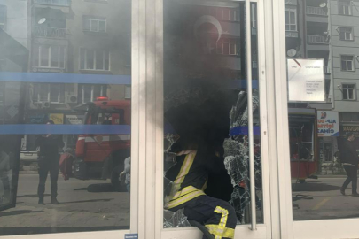 Banka şubesinde yangın paniği