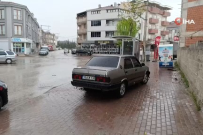 Bursa'da "dur" ihtarına uymayan sürücü durağa çarptı