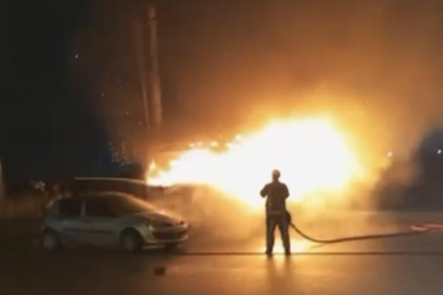 Bursa’da kokoreç aracı alevlere teslim oldu