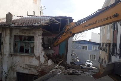 Osmangazi’de metruk binalar yıkılıyor