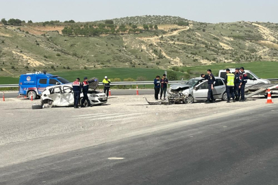 Otomobiller çarpıştı: 1 ölü, 7 yaralı