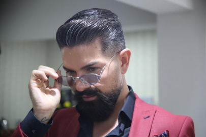 Ünlü sanatçının altın gözlüğüne değer biçilemiyor