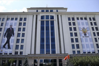 AK Parti merkezi binası önünde üzücü olay: Polis memuru intihar etti
