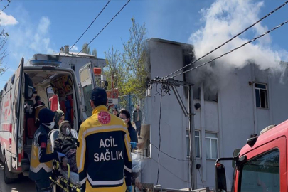 Bursa'da 3 katlı binadaki yangında can pazarı