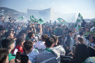 Bursasporlu taraftarlardan şampiyonluk coşkusu