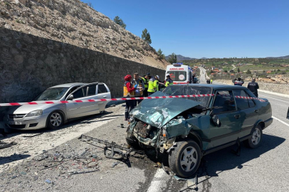 Feci kaza: Karı-koca hayatını kaybetti, 3 kişi yaralandı
