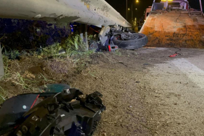 Bursa'da feci kaza: Önce kamyonete sonra bariyerlere çarptı