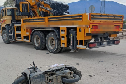 Bursa'da vinç ile çarpışan motosikletin sürücüsü yaralandı