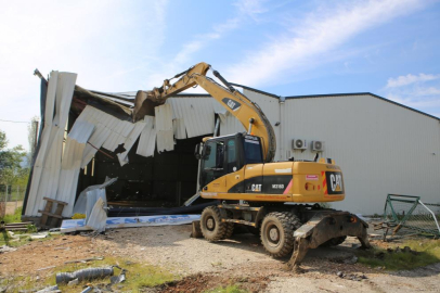 Nilüfer'de kaçak binalar yıkılıyor