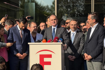 Ömer Çelik, Sırrı Süreyya Önder'i hastanede ziyaret etti