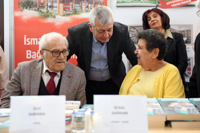 Bursa Kitap Fuarı'nda Sarıhan çiftine yoğun ilgi