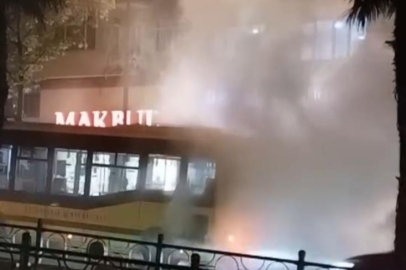 Bursa'da belediye otobüsü arıza yaptı, çevreyi duman sardı