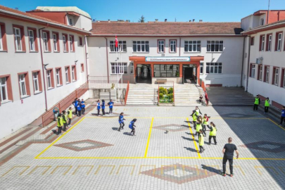 İnegöl’de okul bahçelerine bahar geldi