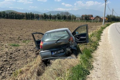Bursa'da otomobil tarlaya uçtu: 1 yaralı