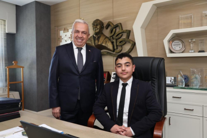 Başkan Özdemir makamını çocuklara devretti