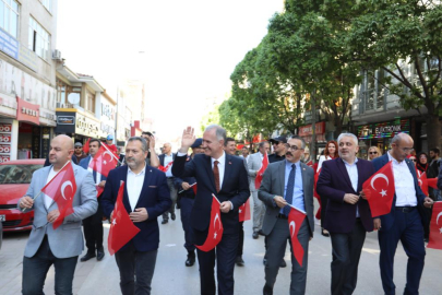 İnegöl’de 23 Nisan çoşkusu sokaklara taştı