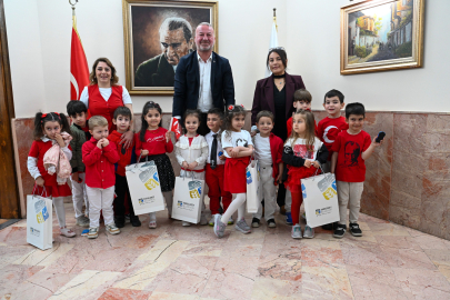 Miniklerden Başkan Karabatı’ya neşeli ziyaret