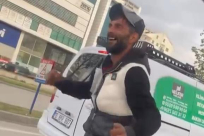 Bursa'da seyyar çiçekçi müziğe dayanamayıp, oynamaya başladı