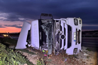 Bilecik-Bursa kara yolunda kontrolden çıkan TIR devrildi: 1 yaralı