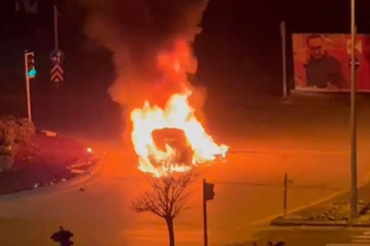 Ankara'da otomobil alev alev yandı