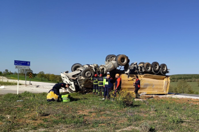 Kontrolden çıkan TIR devrildi, sürücüsü yaralandı