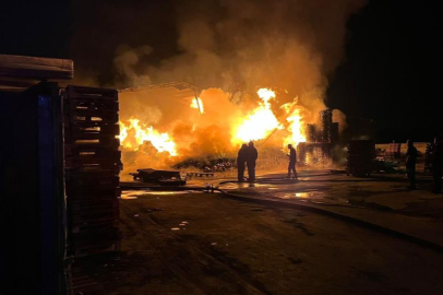 Bursa'da palet fabrikası alevlere teslim oldu