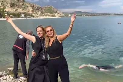 Oyuncu Wilma Elles ve Tuşba Özay Van Gölü'ne girdi