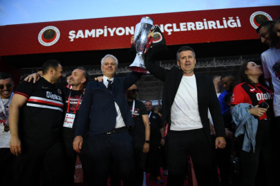 Süper Lig'e yükselen Gençlerbirliği, kupasını aldı