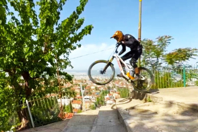 Bursa’da nefes kesen yarış: 'Urban Downhill' gerçekleşti