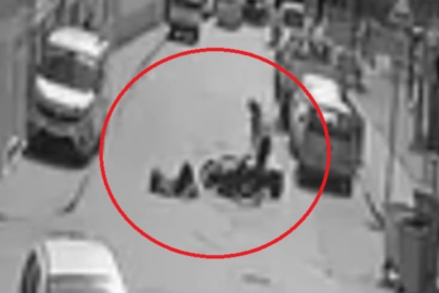 Bursa'da korkutan anlar: Kurye yayaya çarpıp, kaçtı
