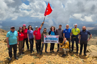 Denizlili Dağcılar 2 bin 295 metrede Türk bayrağını dalgalandırdı