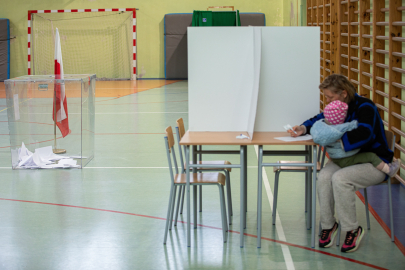 Polonya'da halk cumhurbaşkanlığı seçimi için sandık başında