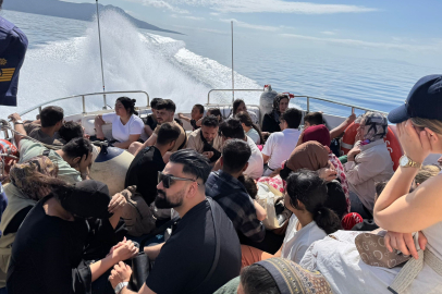 Yelkenlide 95 düzensiz göçmen yakalandı