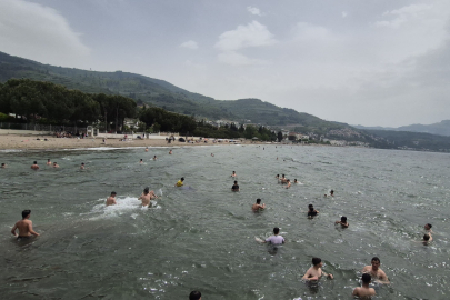 Bursa’da yaza erken mesai : Plajlar doldu, piknikte kuyruk