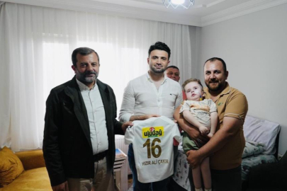 Enes Çelik'ten minik taraftara anlamlı ziyaret