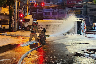 Tayland’da tanker kazası: 600 litre benzin yola döküldü