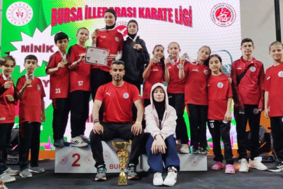 Körfezli karateciler Bursa'dan 9 madalya ile döndü