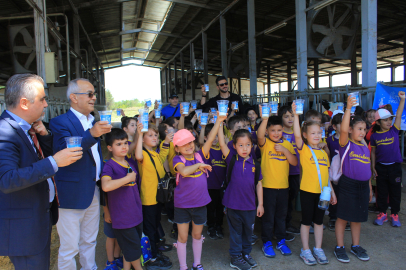 Bursa'da minik öğrenciler 'Dünya Süt Günü'nü çiftlikte kutladı