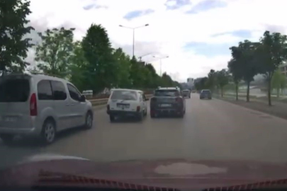 Bursa'da anayolda tehlikeli makas: Kaza kıl payı atlatıldı