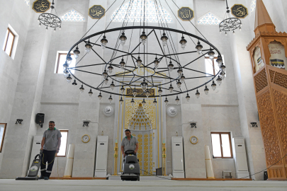 Osmangazi Belediyesi’nden bayram öncesi cami temizliği