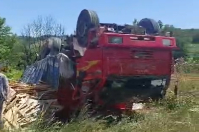 Yalova'da freni boşalan kamyon ters devrildi: 1 yaralı