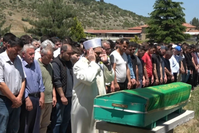 Trafik kazasında hayatını kaybeden genç, son yolculuğuna uğurlandı
