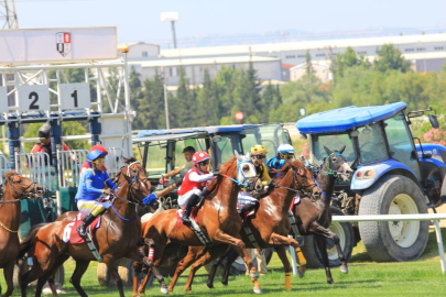 Bursa'da yarışseverler bayramın son gününü hipodromda geçirdi